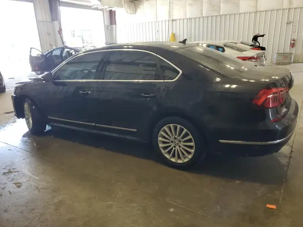 1VWBT7A31HC029855 2017 VOLKSWAGEN PASSAT - Image 2