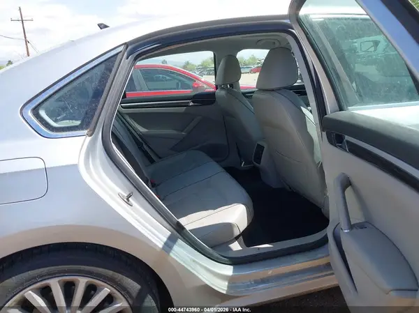 1VWBT7A31HC030326 2017 VOLKSWAGEN PASSAT - Image 8