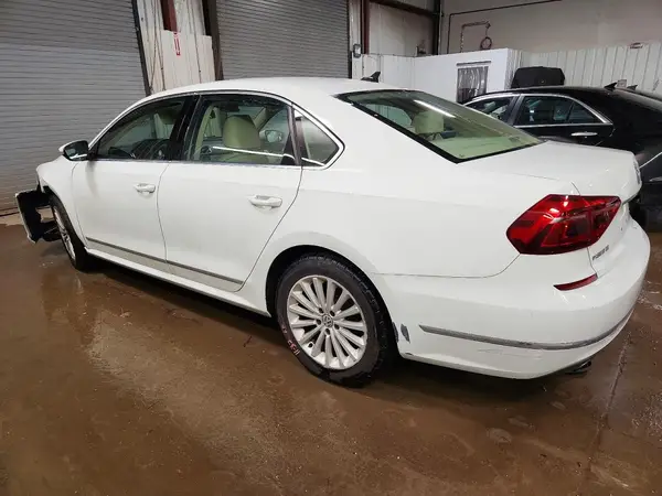 1VWBT7A31HC033629 2017 VOLKSWAGEN PASSAT - Image 2