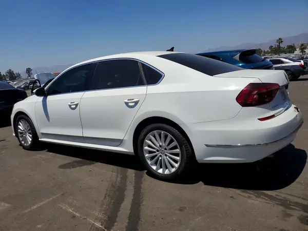 1VWBT7A31HC037440 2017 VOLKSWAGEN PASSAT - Image 2