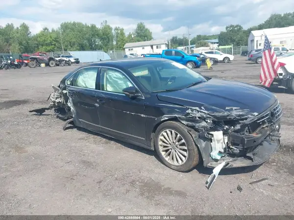1VWBT7A31HC044937 2017 VOLKSWAGEN PASSAT - Image 1