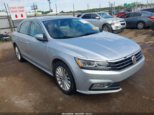 1VWBT7A31HC050947 2017 VOLKSWAGEN PASSAT - Image 1