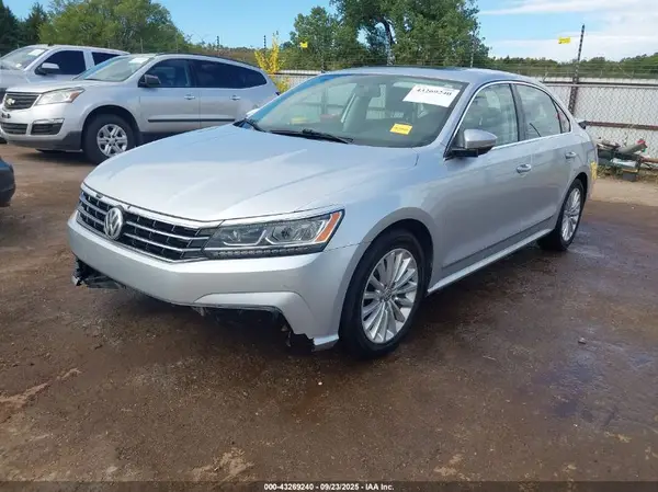 1VWBT7A31HC050947 2017 VOLKSWAGEN PASSAT - Image 2