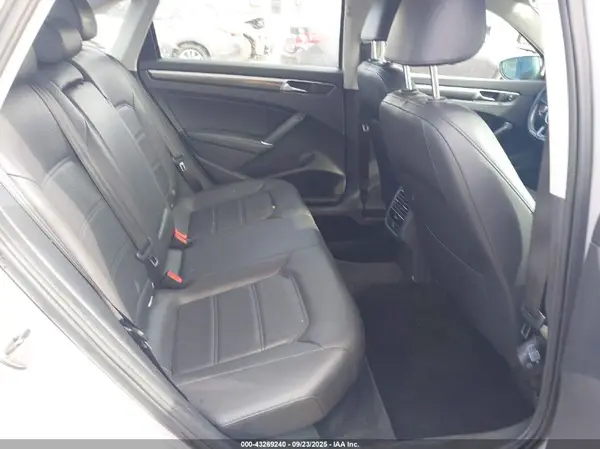 1VWBT7A31HC050947 2017 VOLKSWAGEN PASSAT - Image 8