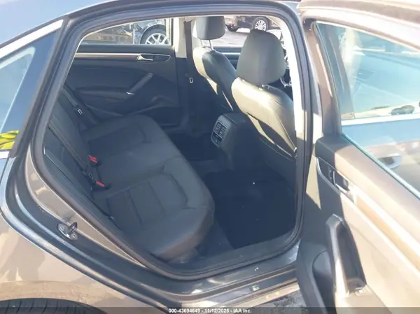 1VWBT7A31HC052293 2017 VOLKSWAGEN PASSAT - Image 8