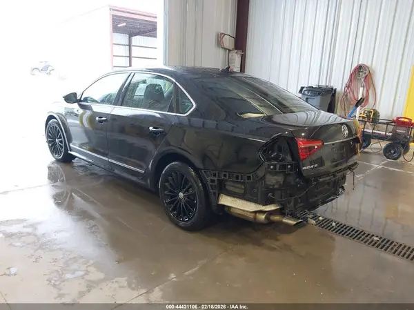 1VWBT7A31HC060376 2017 VOLKSWAGEN PASSAT - Image 2