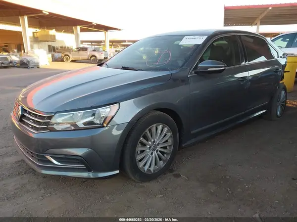1VWBT7A31HC063326 2017 VOLKSWAGEN PASSAT - Image 2