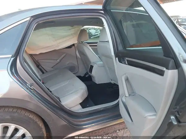 1VWBT7A31HC063326 2017 VOLKSWAGEN PASSAT - Image 8