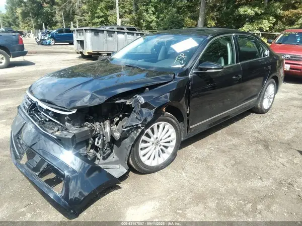 1VWBT7A31HC064945 2017 VOLKSWAGEN PASSAT - Image 2