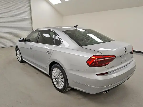 1VWBT7A31HC065836 2017 VOLKSWAGEN PASSAT - Image 2