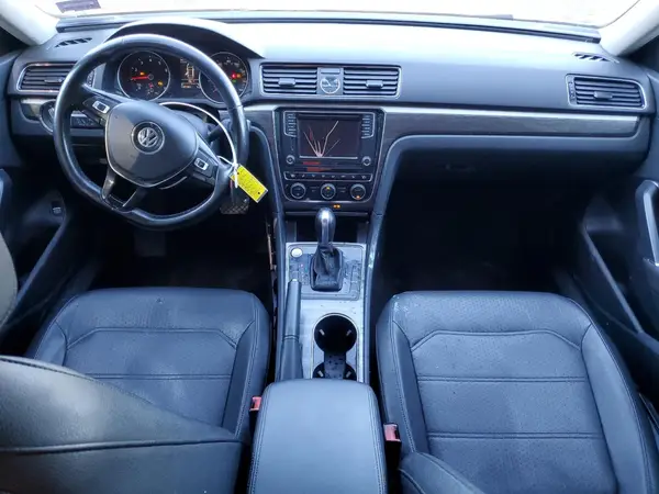 1VWBT7A31HC070180 2017 VOLKSWAGEN PASSAT - Image 8