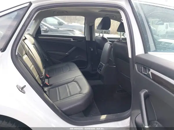 1VWBT7A31HC072236 2017 VOLKSWAGEN PASSAT - Image 8