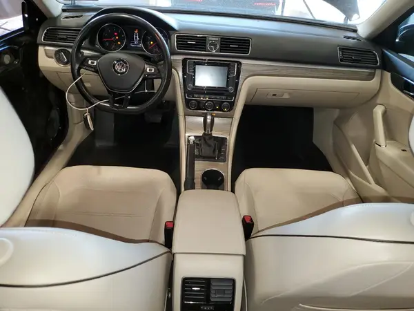 1VWBT7A31HC081812 2017 VOLKSWAGEN PASSAT - Image 8