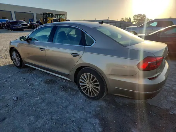 1VWBT7A32GC007930 2016 VOLKSWAGEN PASSAT - Image 2