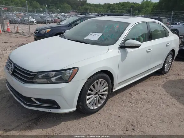 1VWBT7A32GC008463 2016 VOLKSWAGEN PASSAT - Image 2