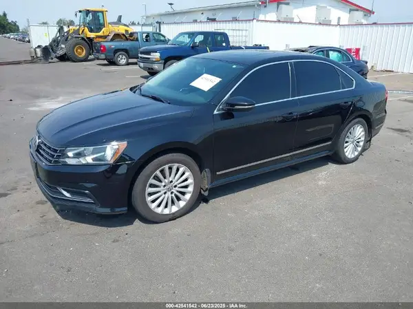 1VWBT7A32GC017597 2016 VOLKSWAGEN PASSAT - Image 2