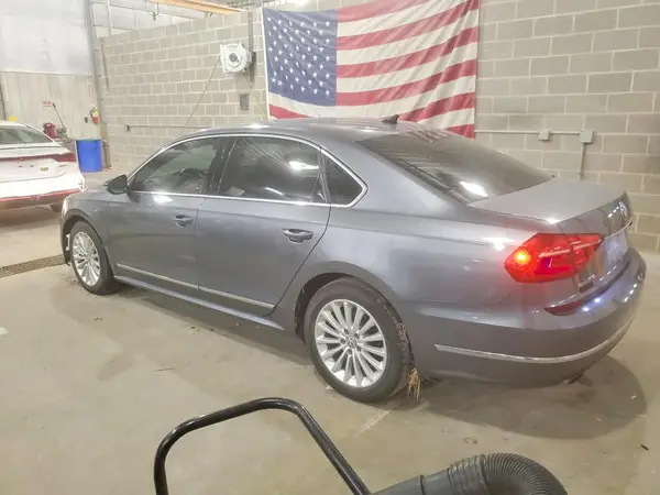1VWBT7A32GC028633 2016 VOLKSWAGEN PASSAT - Image 2