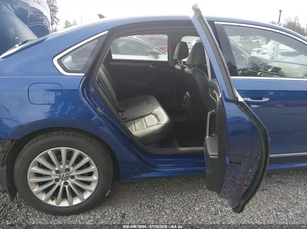 1VWBT7A32GC031757 2016 VOLKSWAGEN PASSAT - Image 8