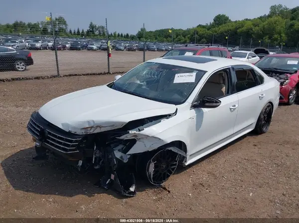 1VWBT7A32GC035923 2016 VOLKSWAGEN PASSAT - Image 2