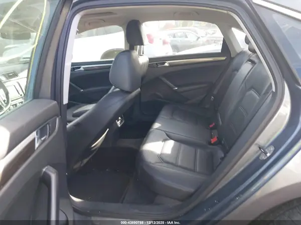 1VWBT7A32GC049045 2016 VOLKSWAGEN PASSAT - Image 8