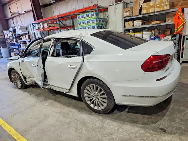 1VWBT7A32GC054276 2016 VOLKSWAGEN PASSAT - Image 2
