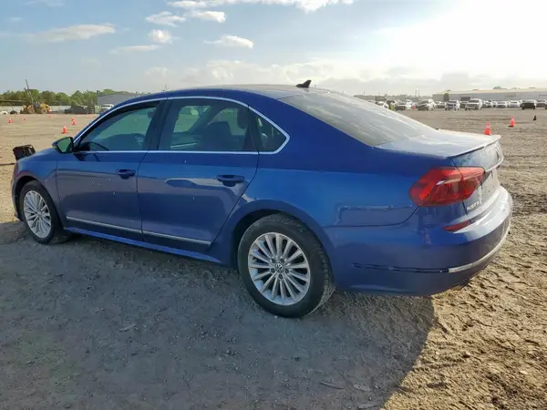 1VWBT7A32HC000431 2017 VOLKSWAGEN PASSAT - Image 2