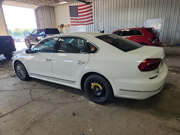 1VWBT7A32HC002874 2017 VOLKSWAGEN PASSAT - Image 2