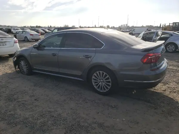 1VWBT7A32HC008545 2017 VOLKSWAGEN PASSAT - Image 2