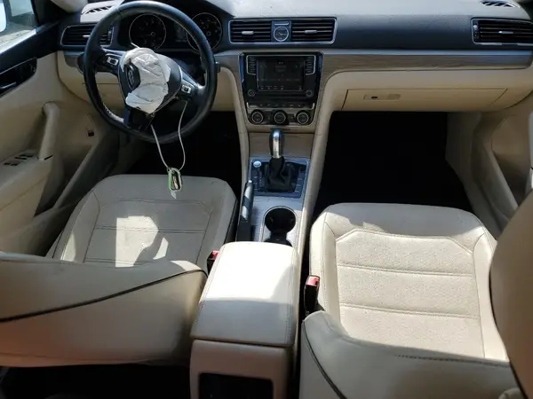 1VWBT7A32HC009114 2017 VOLKSWAGEN PASSAT - Image 8