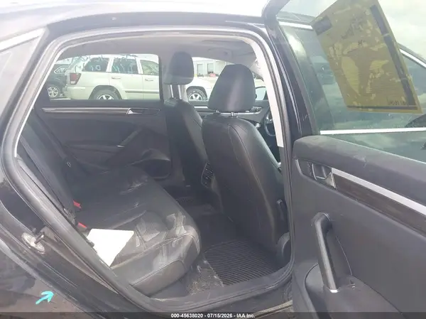 1VWBT7A32HC010036 2017 VOLKSWAGEN PASSAT - Image 8