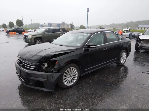 1VWBT7A32HC012482 2017 VOLKSWAGEN PASSAT - Image 2