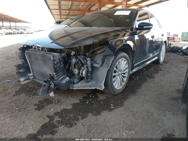 1VWBT7A32HC014863 2017 VOLKSWAGEN PASSAT - Image 2