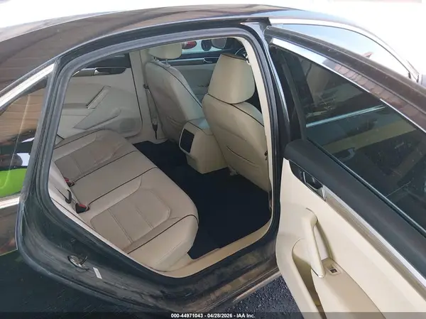 1VWBT7A32HC014863 2017 VOLKSWAGEN PASSAT - Image 8