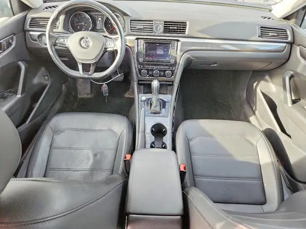 1VWBT7A32HC015155 2017 VOLKSWAGEN PASSAT - Image 8