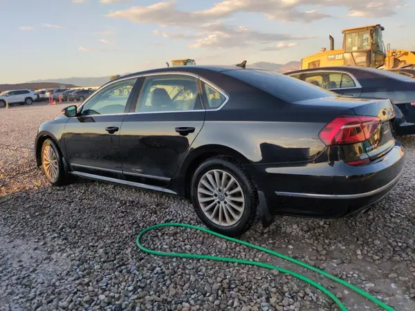 1VWBT7A32HC016077 2017 VOLKSWAGEN PASSAT - Image 2