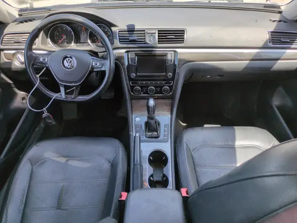 1VWBT7A32HC016077 2017 VOLKSWAGEN PASSAT - Image 8