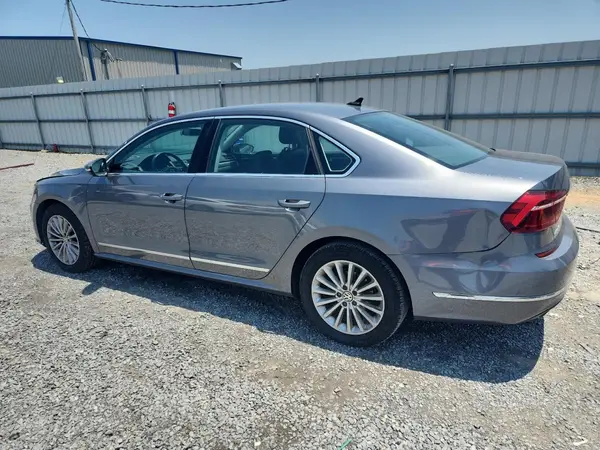 1VWBT7A32HC019903 2017 VOLKSWAGEN PASSAT - Image 2
