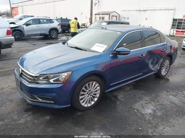 1VWBT7A32HC021411 2017 VOLKSWAGEN PASSAT - Image 2