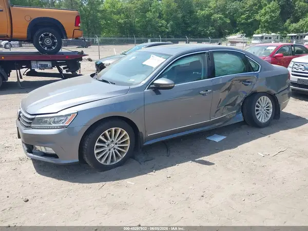1VWBT7A32HC021568 2017 VOLKSWAGEN PASSAT - Image 2