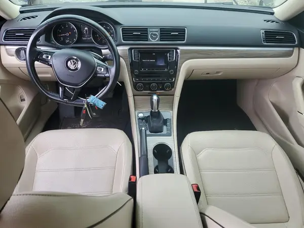 1VWBT7A32HC022851 2017 VOLKSWAGEN PASSAT - Image 8