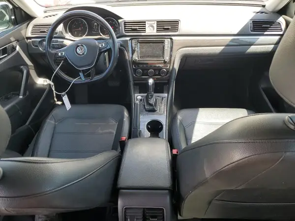 1VWBT7A32HC023952 2017 VOLKSWAGEN PASSAT - Image 8