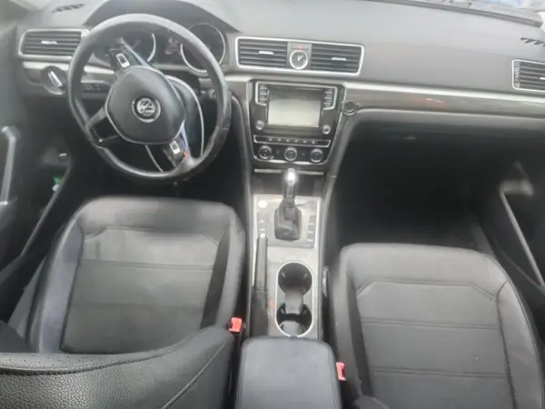 1VWBT7A32HC025605 2017 VOLKSWAGEN PASSAT - Image 8