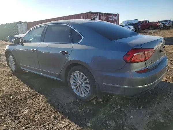 1VWBT7A32HC026303 2017 VOLKSWAGEN PASSAT - Image 2