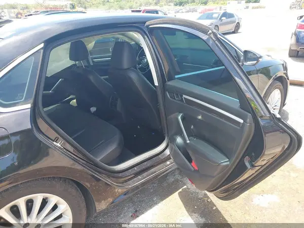 1VWBT7A32HC028049 2017 VOLKSWAGEN PASSAT - Image 8