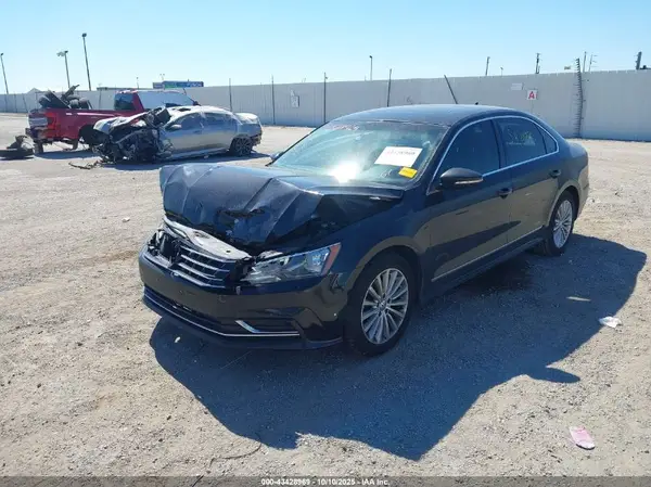 1VWBT7A32HC028858 2017 VOLKSWAGEN PASSAT - Image 2