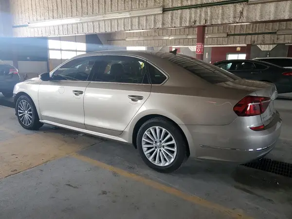 1VWBT7A32HC030349 2017 VOLKSWAGEN PASSAT - Image 2