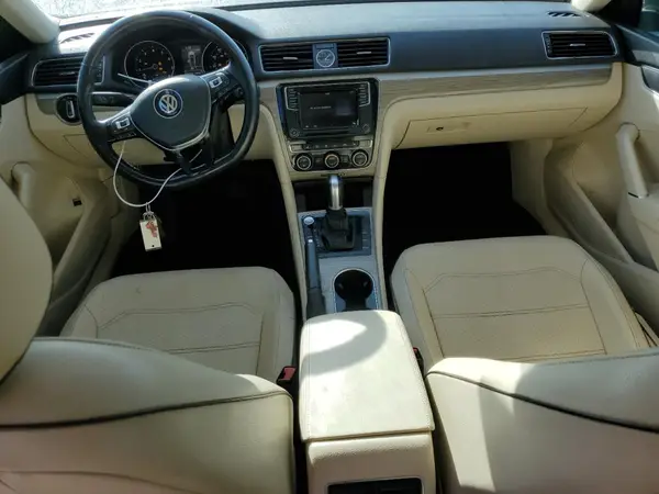 1VWBT7A32HC032327 2017 VOLKSWAGEN PASSAT - Image 8