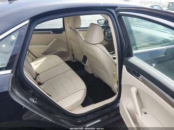 1VWBT7A32HC038161 2017 VOLKSWAGEN PASSAT - Image 8