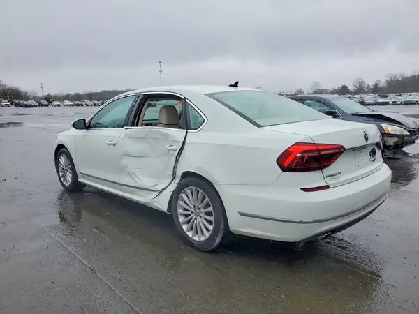 1VWBT7A32HC038497 2017 VOLKSWAGEN PASSAT - Image 2