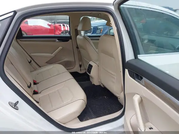 1VWBT7A32HC039133 2017 VOLKSWAGEN PASSAT - Image 8